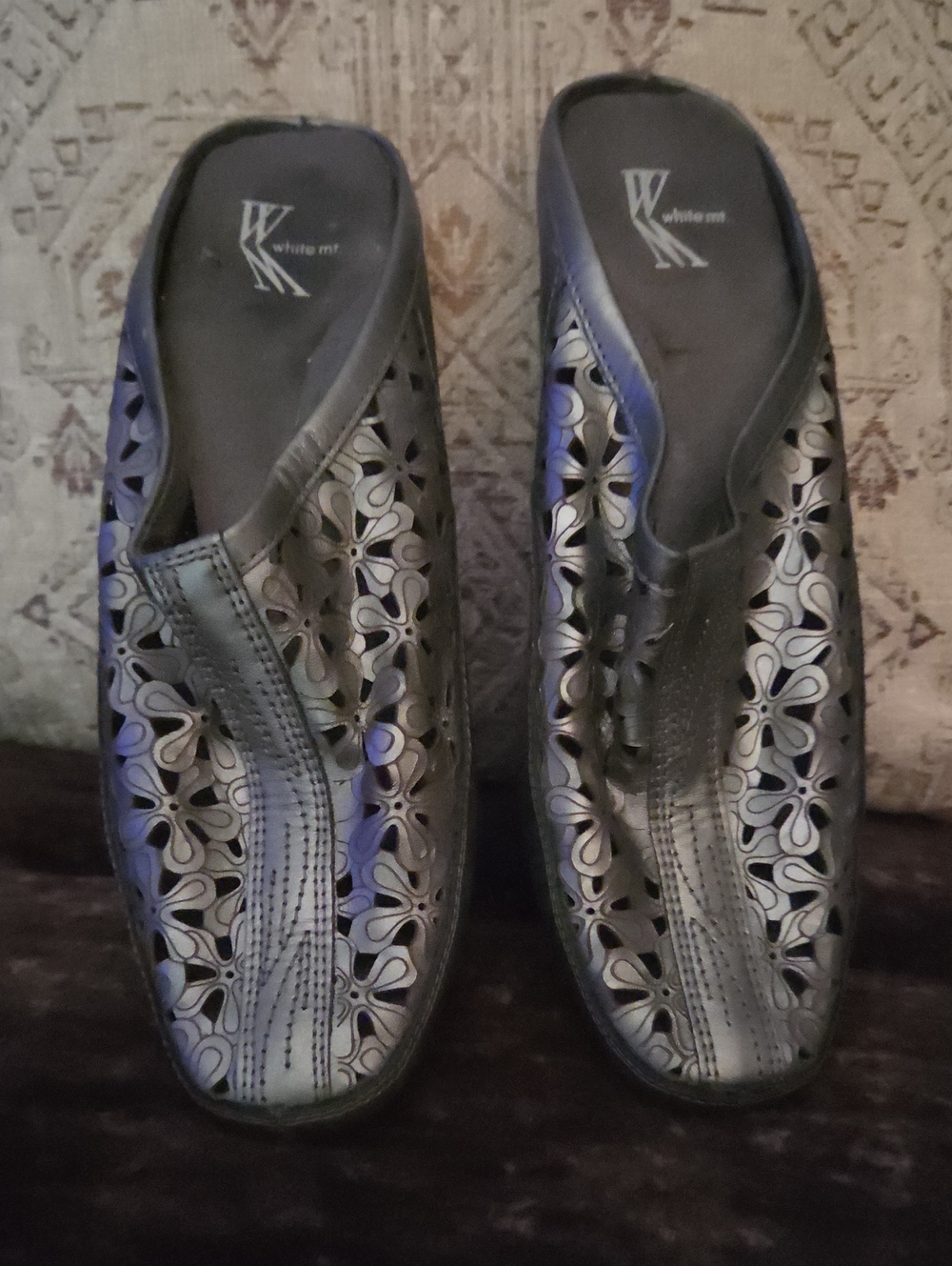 Women's Metallic Floral Clog - Silver